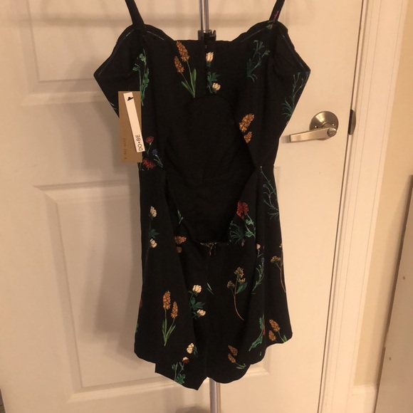 *NEW* Black Floral Romper - Picture 4 of 4